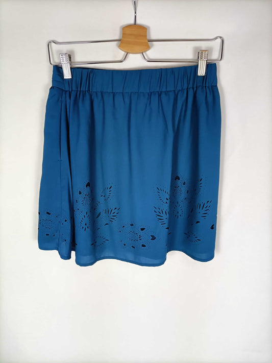 STRADIVARIUS. Short blue die-cut skirt Ts