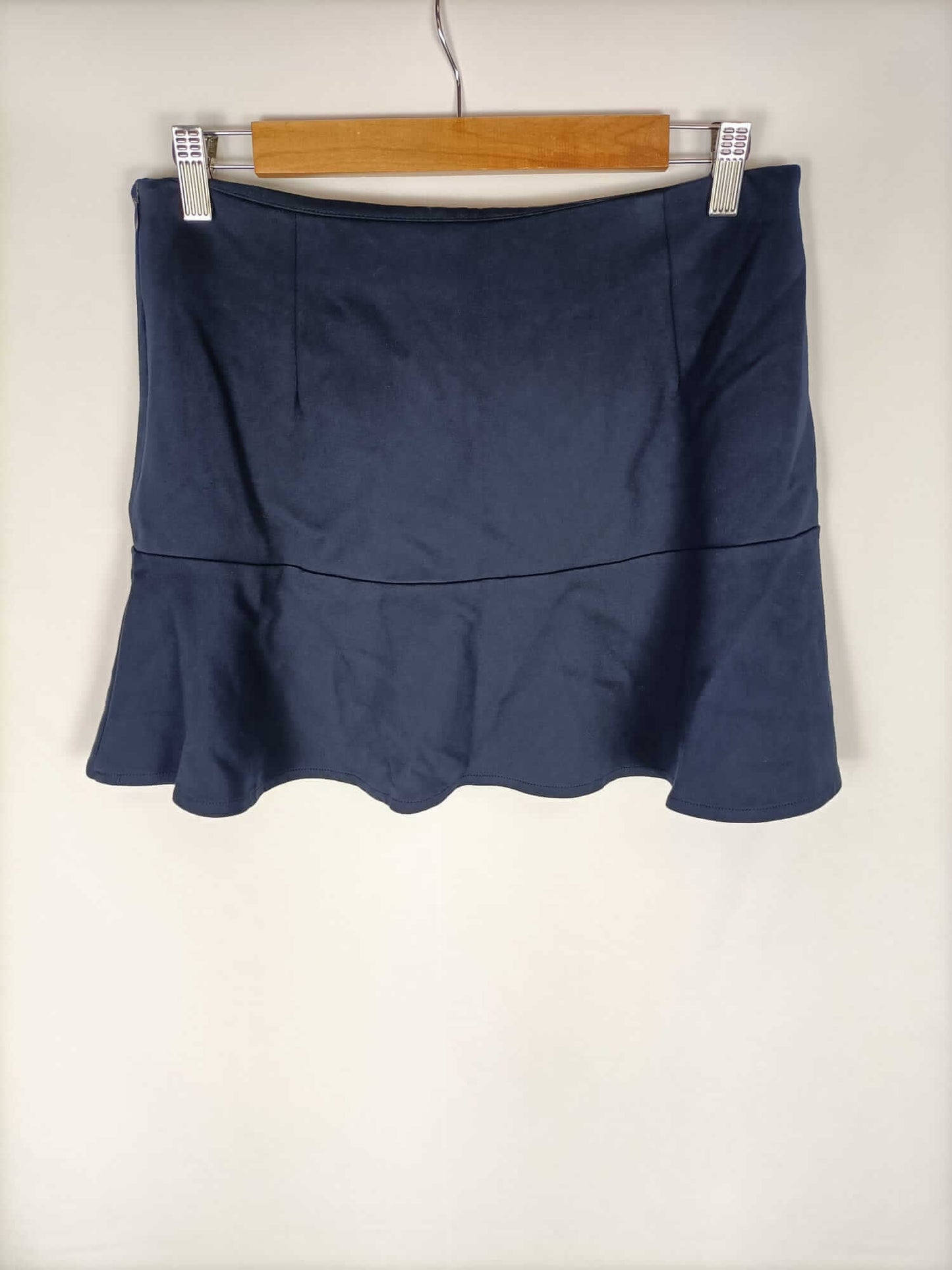 EASY WEAR. Blue short skirt with seams S.38