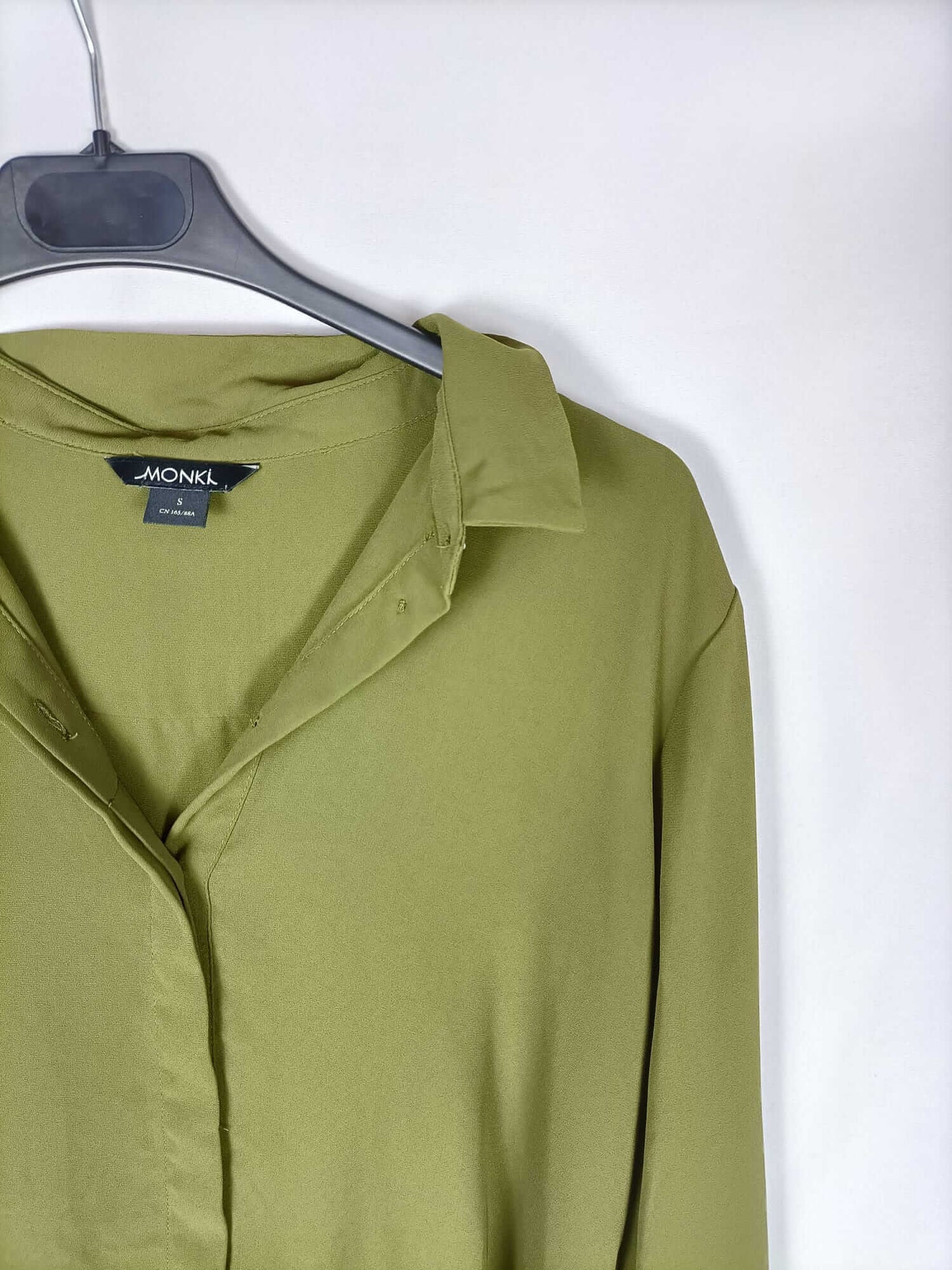 MONKI.Blusa fluida verde T.s