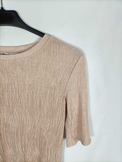 ZARA. Nude gathered fabric top Ts