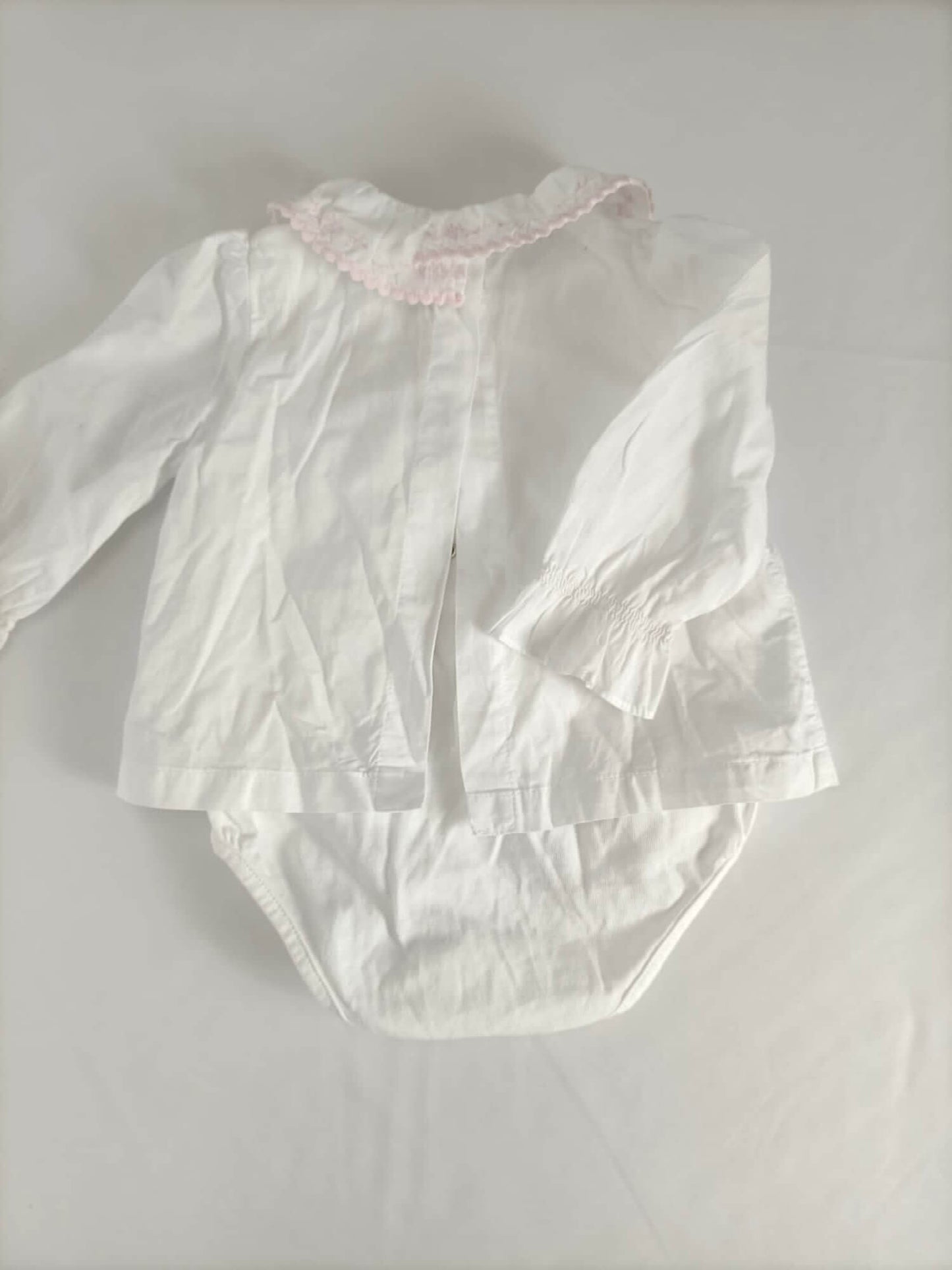 DULCE. blusa blanco bordado rosa T.3-6 meses