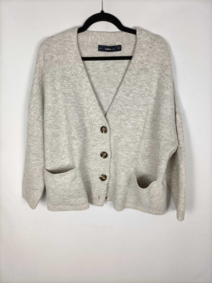 ZARA KNIT. Beige jacket with Ts buttons