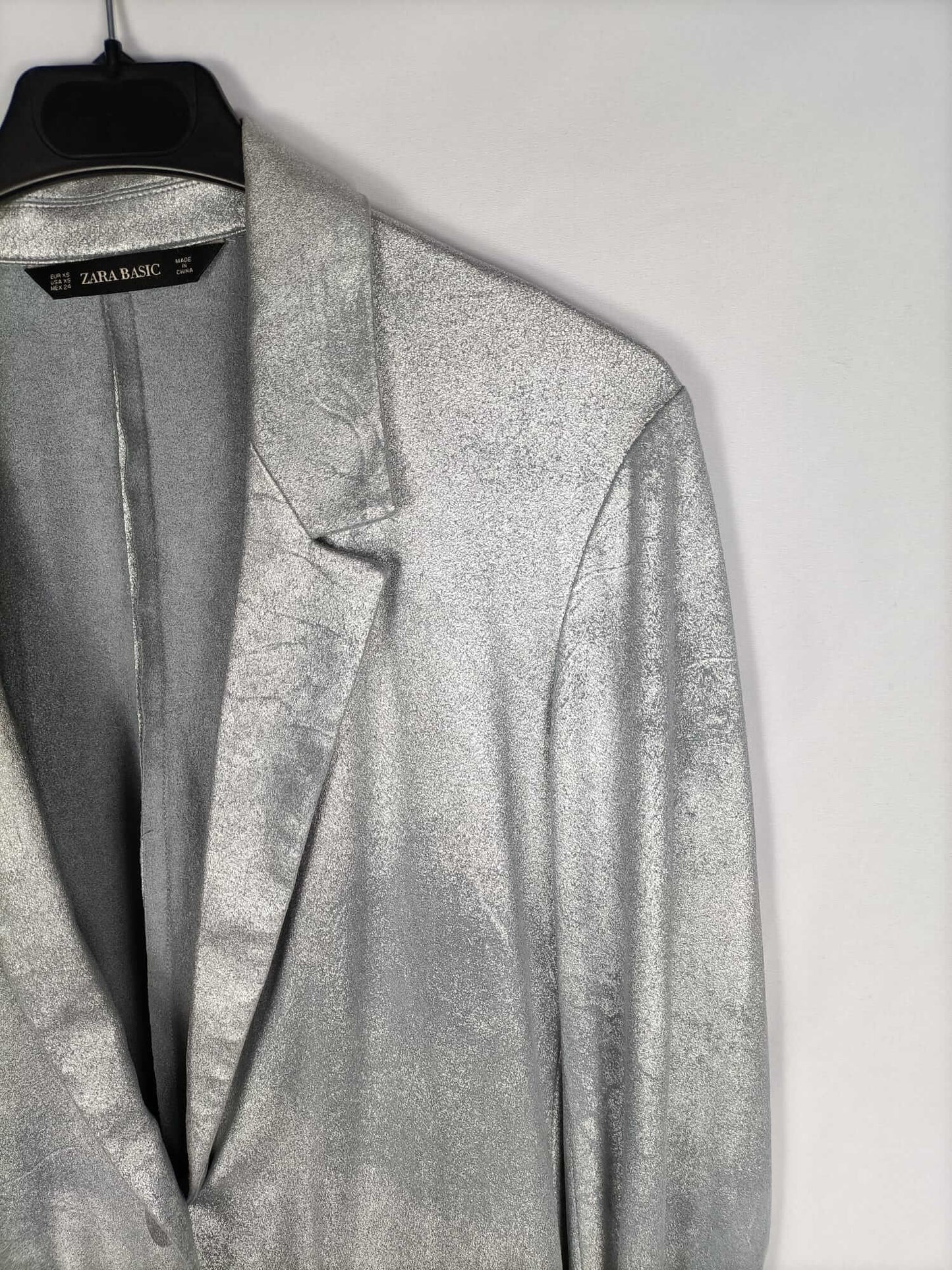 ZARA.Blazer plateada efecto encerado T.xs