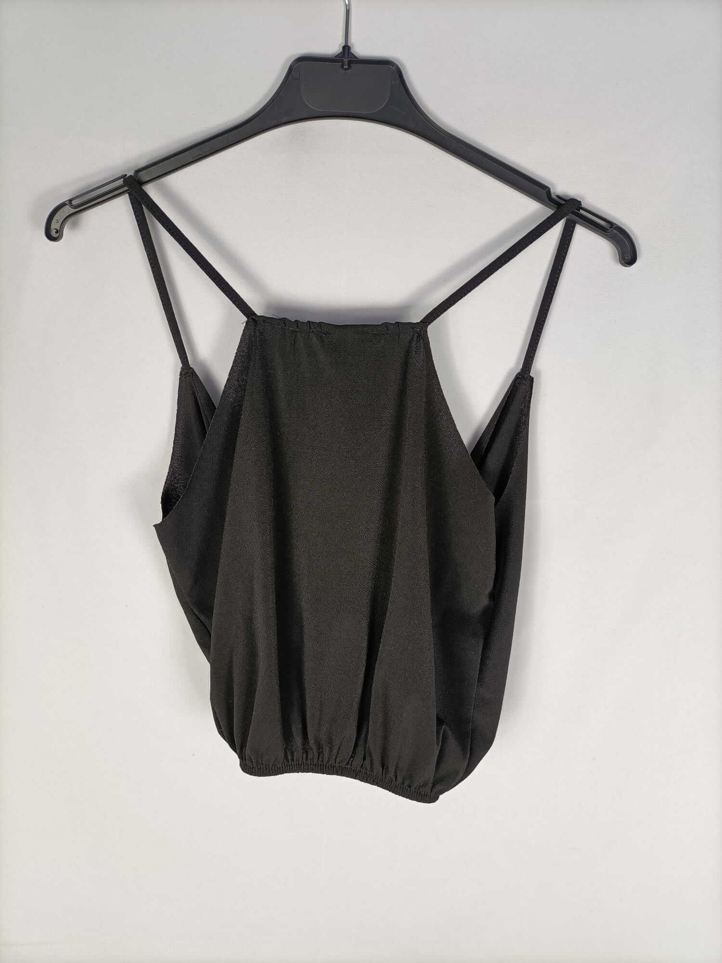 BRANDY.Croptop negro escote amplio cruzado T.s