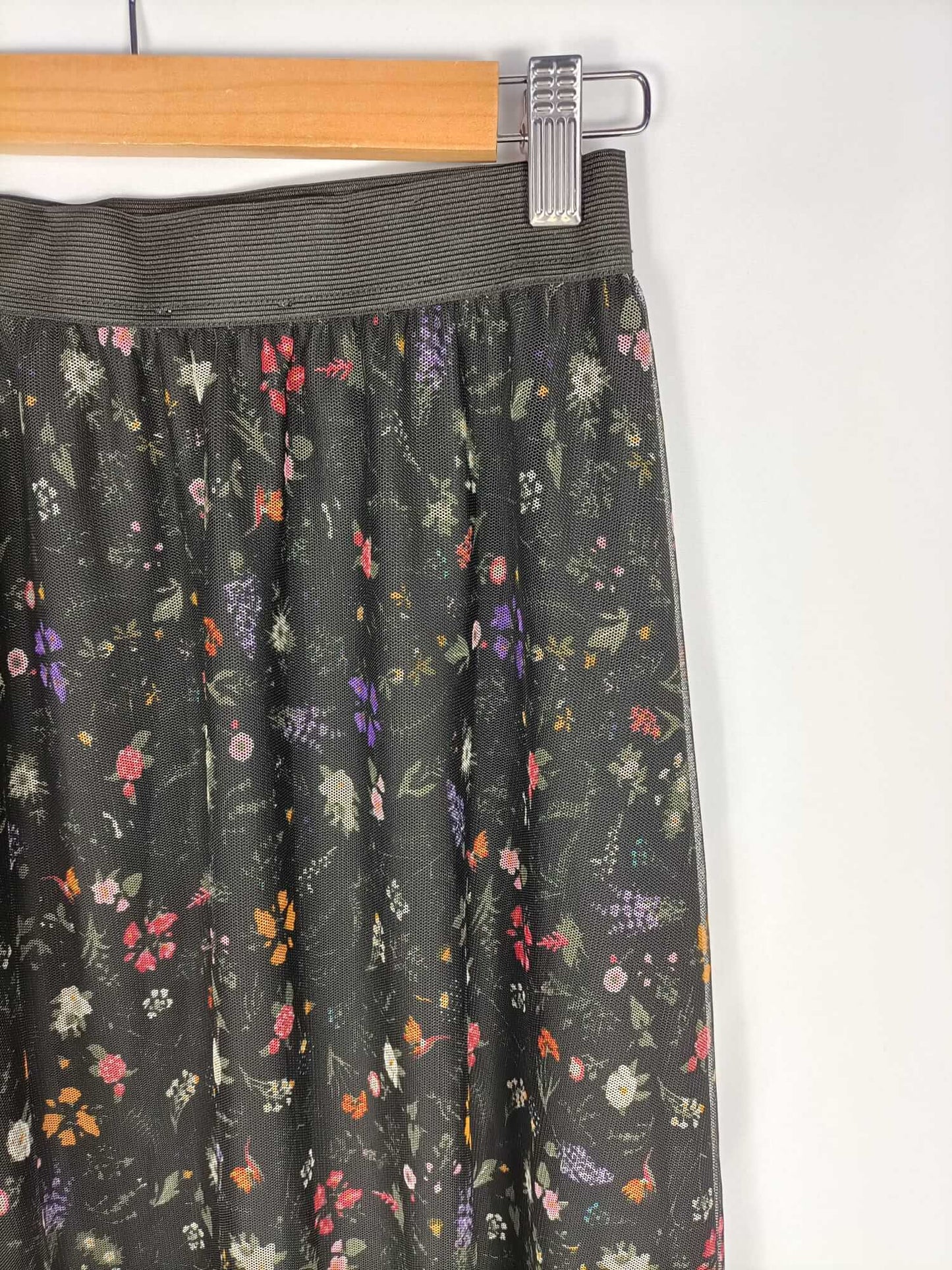 OVS.Falda midi rejilla flores T.xs