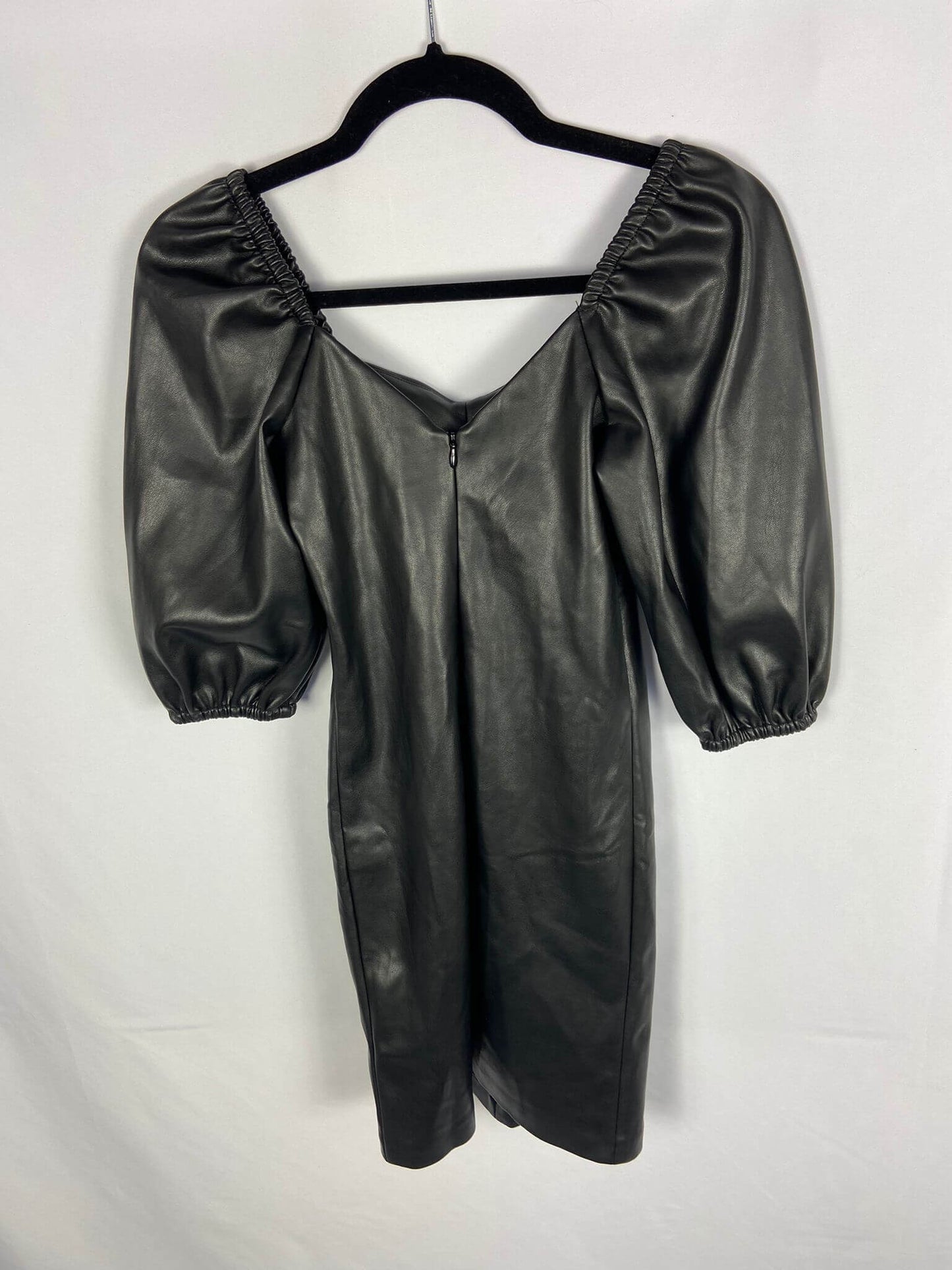 MANGO.Vestido negro polipiel mangas abullonadas T.xs