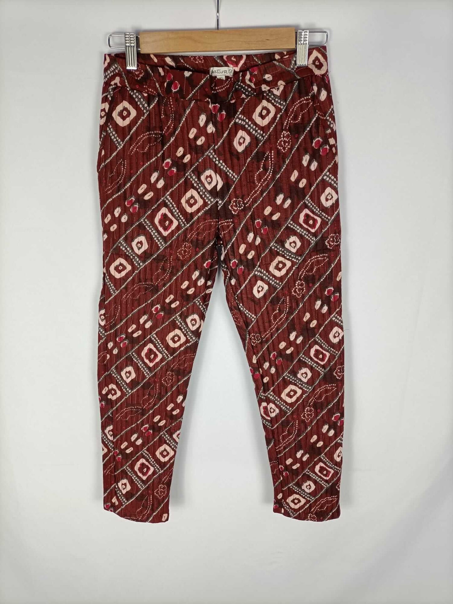 NATURA.Pantalón burdeos T.xs