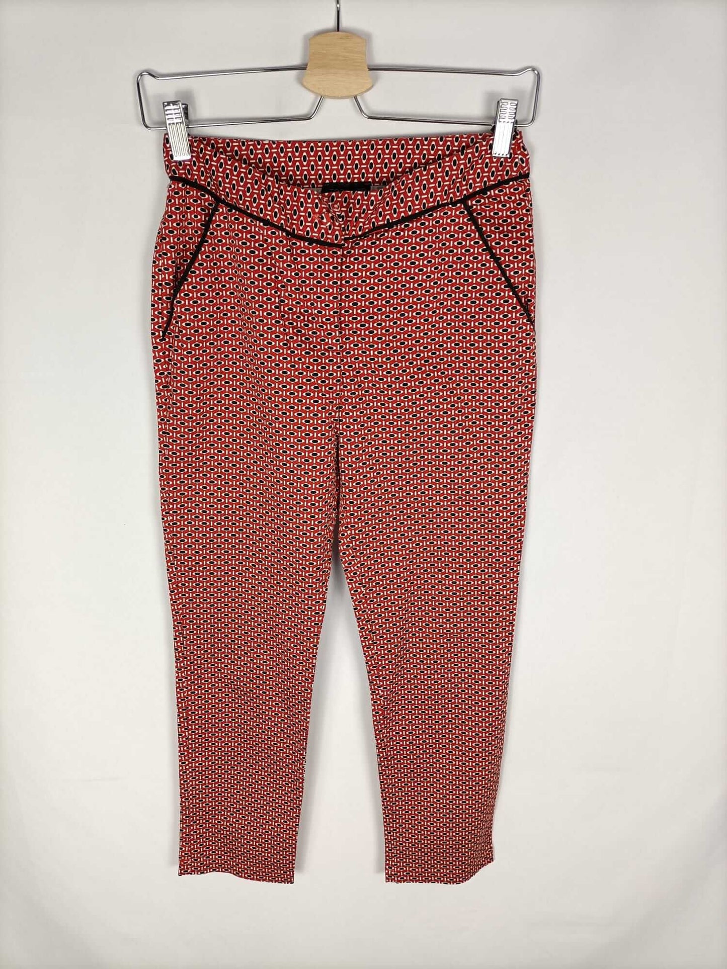 TOPSHOP.Pantalón rojo estampado. T.34
