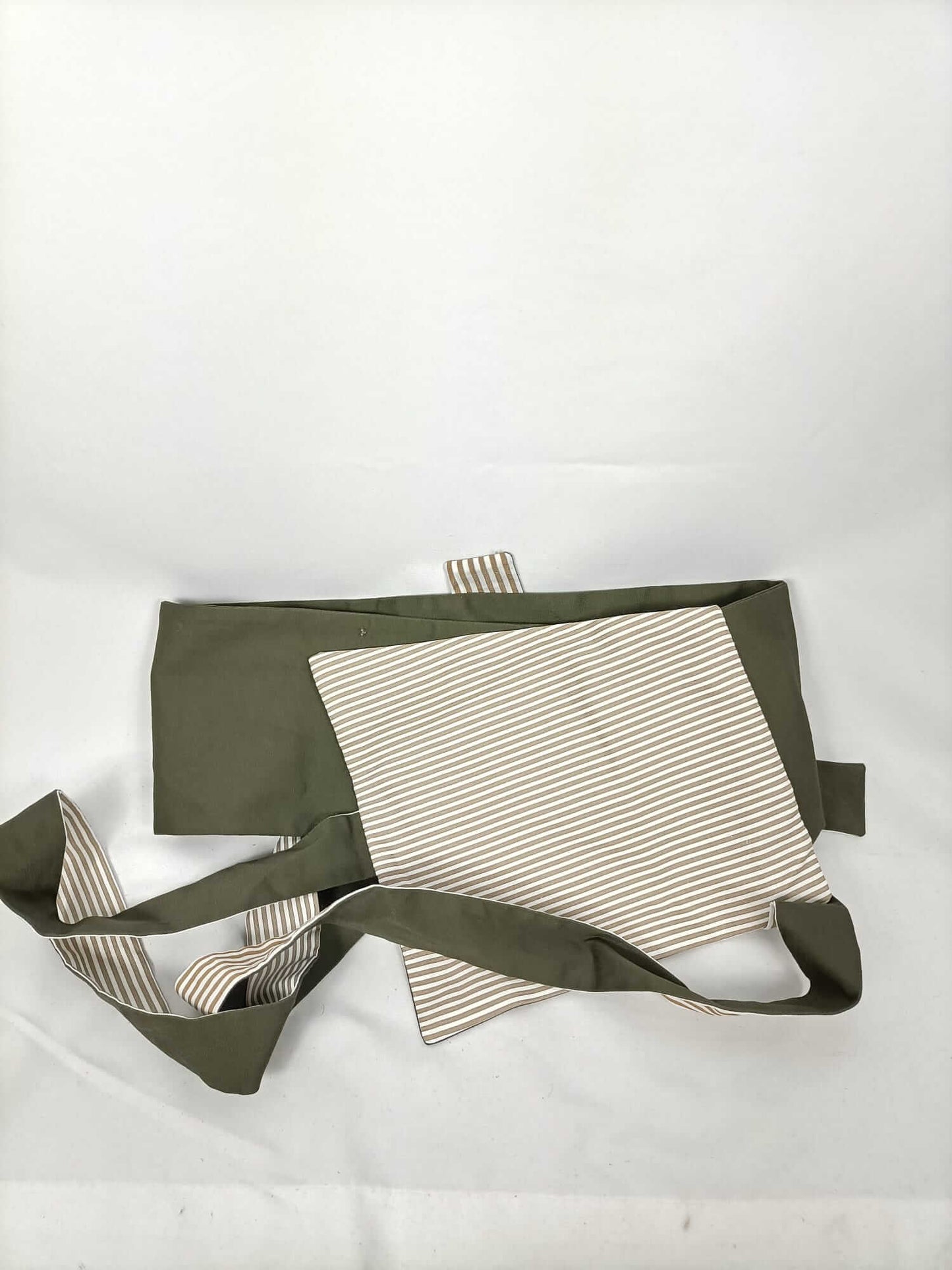 SILVIA TCHERASSI.Fajín rayas