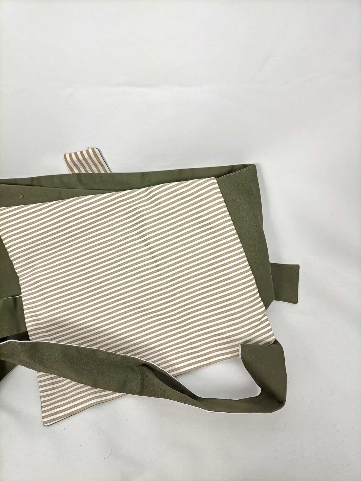 SILVIA TCHERASSI.Fajín rayas