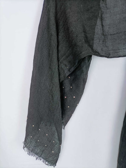 OTRAS. Pañuelo negro con detalle brillos