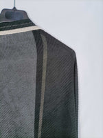 STRADIVARIUS. Pañuelo negro plisado con zaya en  beige