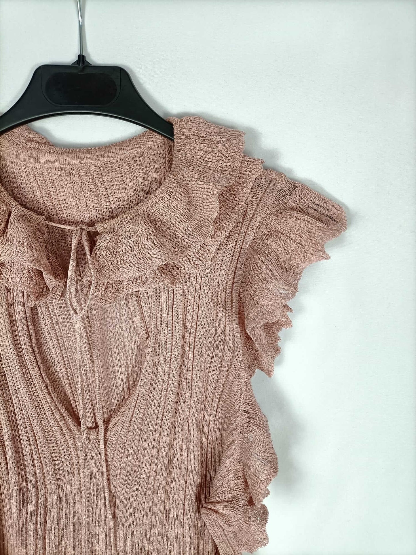 OTRAS. top rosa semitransparente con volantes T. u