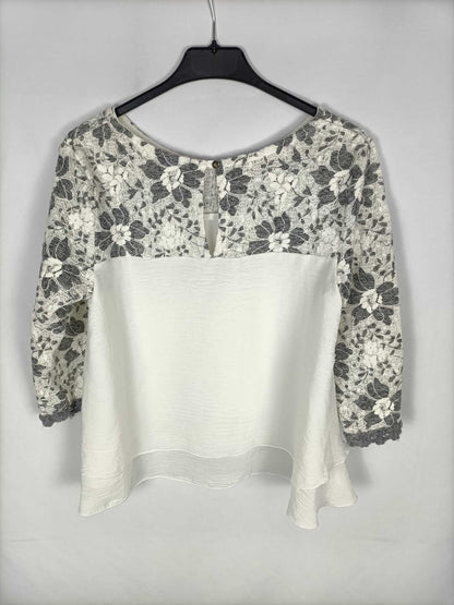 NKN. White blouse with lace details Tu(l)