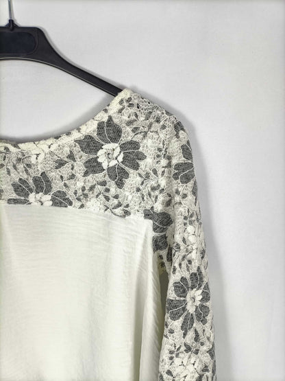 NKN. White blouse with lace details Tu(l)