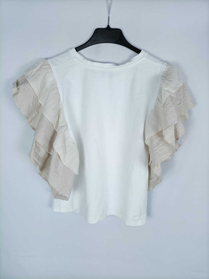 ZARA. Camiseta blanca doble textura mangas en beige T. s