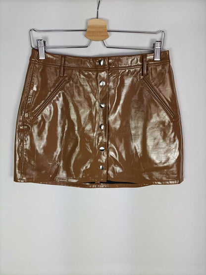 BERSHKA. Camel vinyl skirt Tl