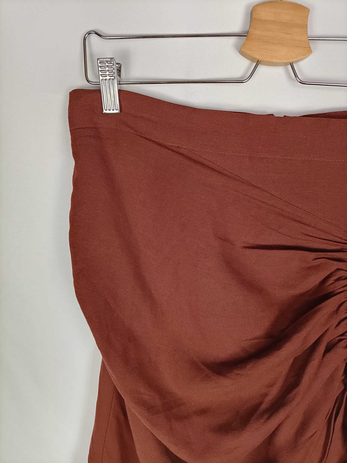 SFERA. Falda fruncida marrón T.m