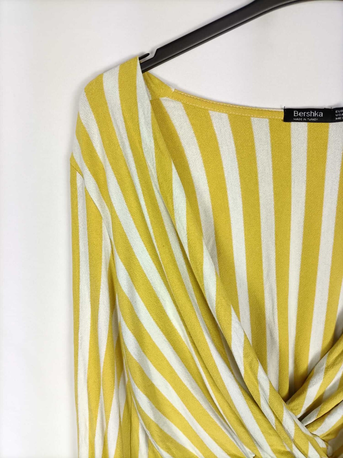 BERSHKA. Top rayas amarillo y blanco T.m