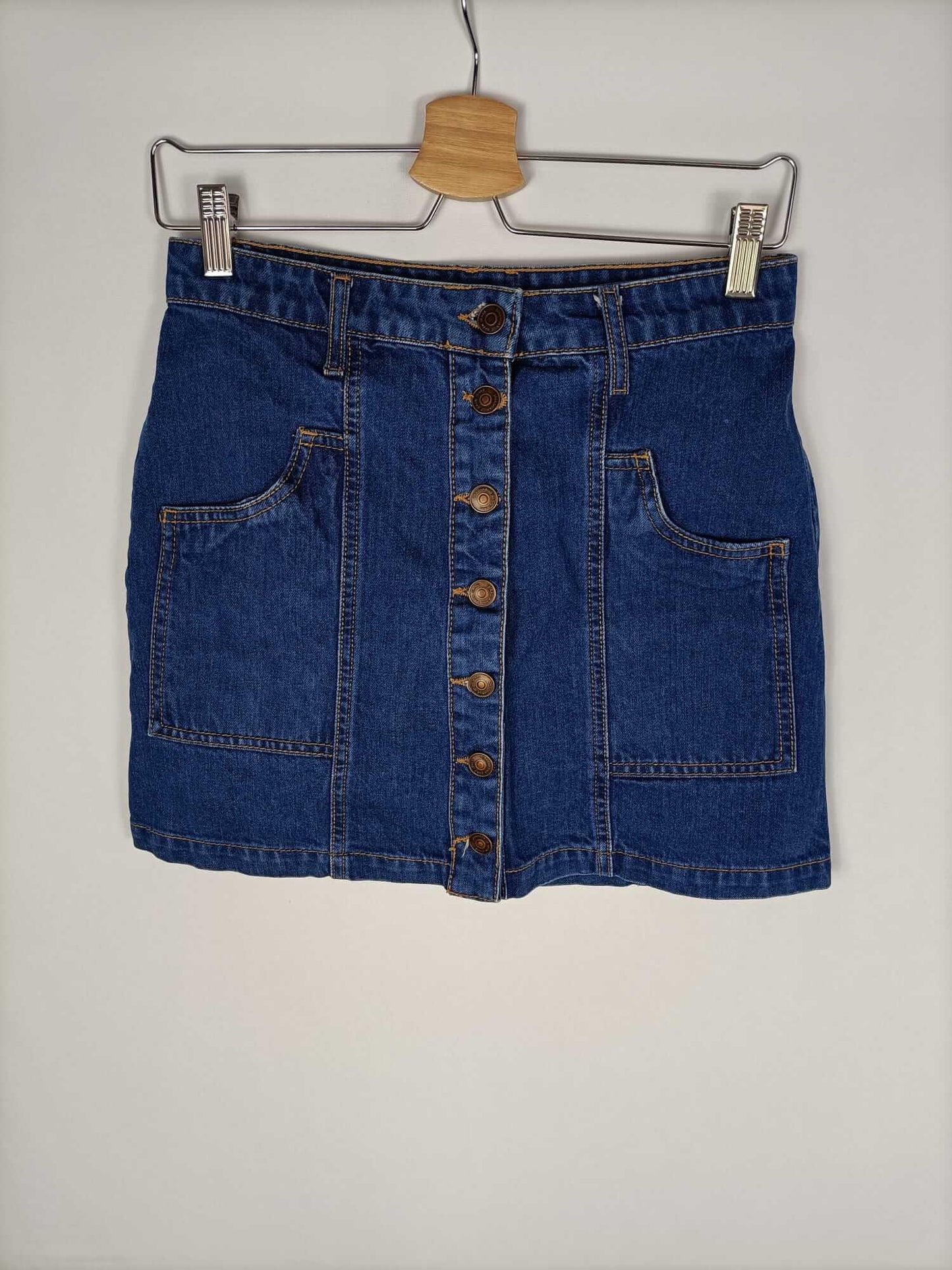 STRADIVARIUS. Falda denim abotonada T.38