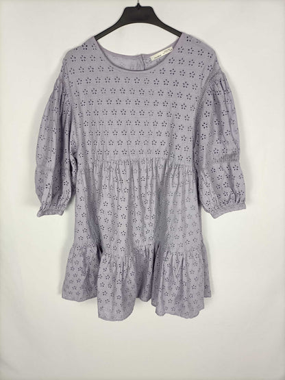 PULL&BEAR. Vestido lila troquelado T.m
