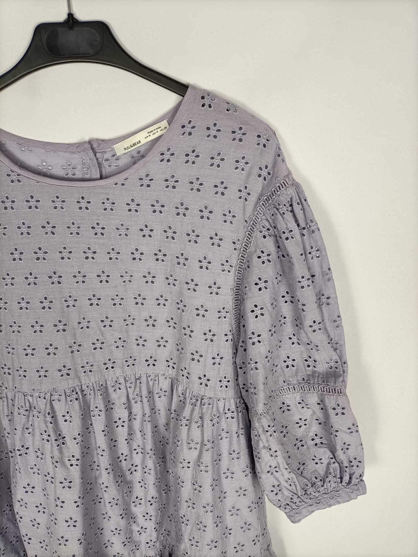 PULL&BEAR. Vestido lila troquelado T.m