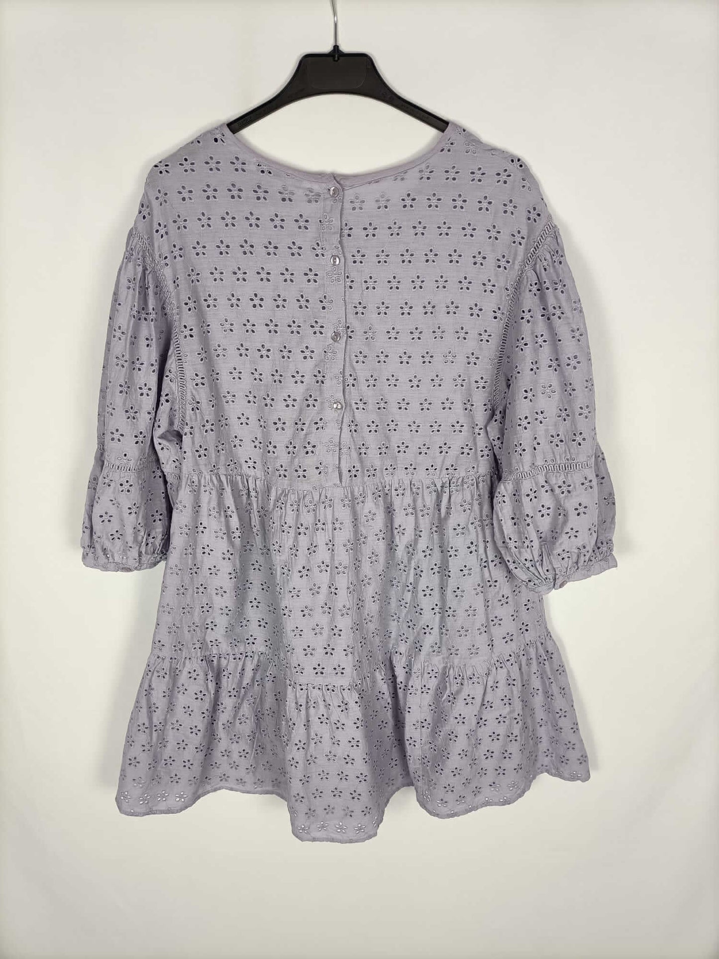 PULL&BEAR. Vestido lila troquelado T.m