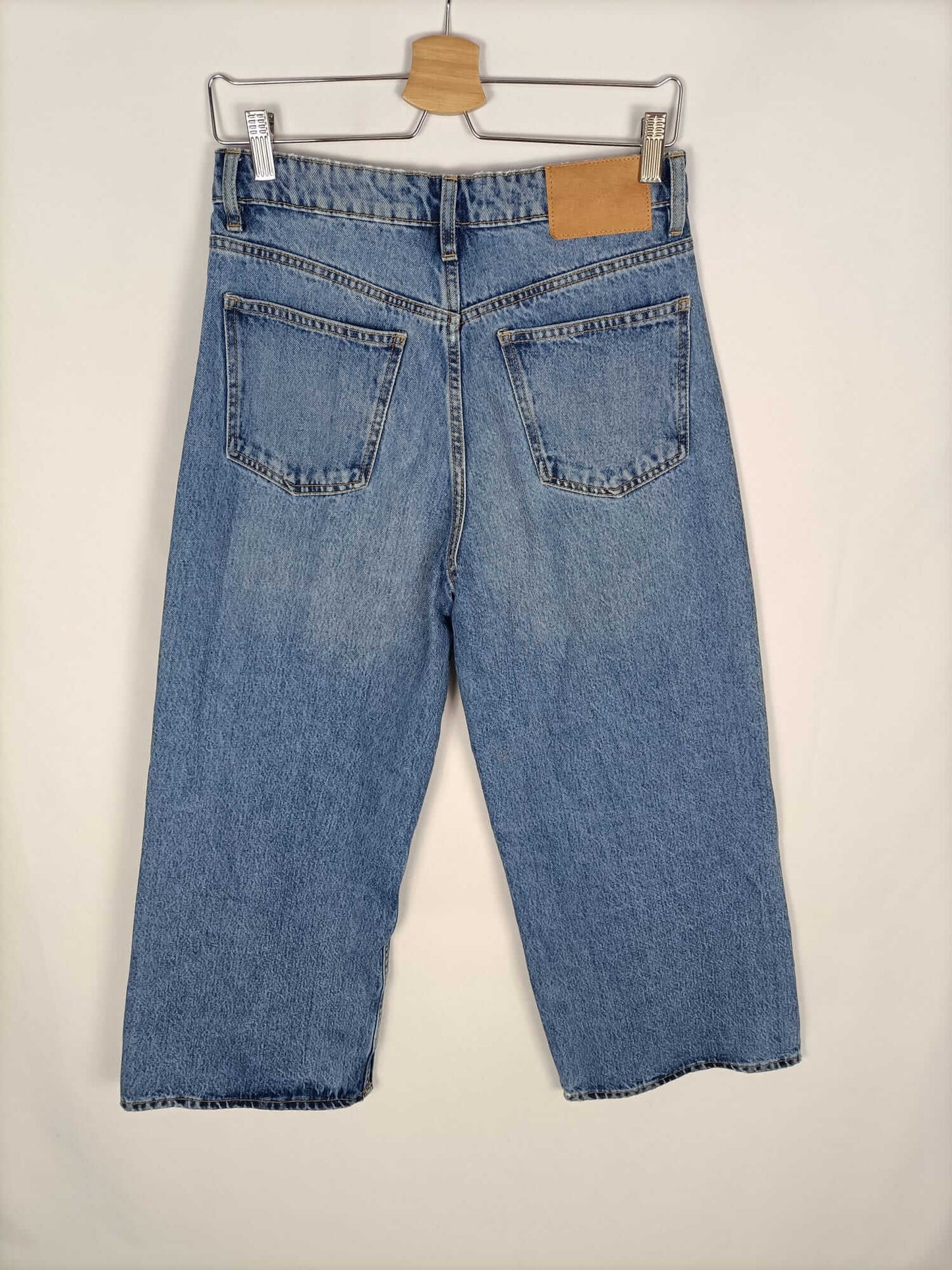 ZARA. Pantalón denim culotte T.38