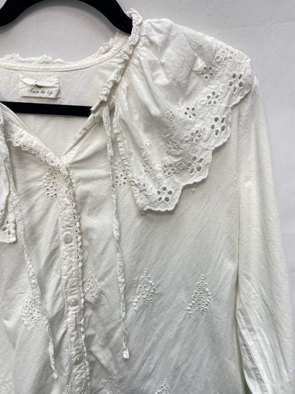 TASTE THE LIFE.Blusa estilo antigua troquelada TU (Tara)