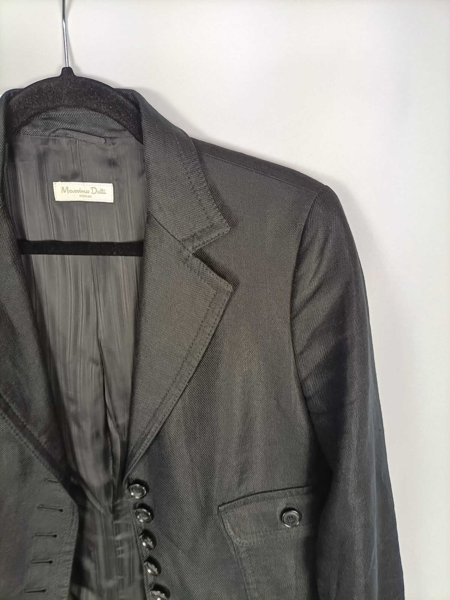 MASSIMO DUTTI. Chaqueta negra botones T.34