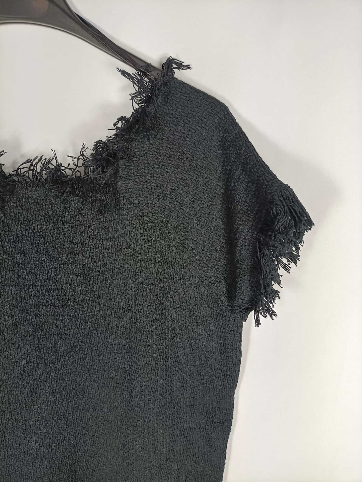 MANGO. Vestido negro punto flecos T.l