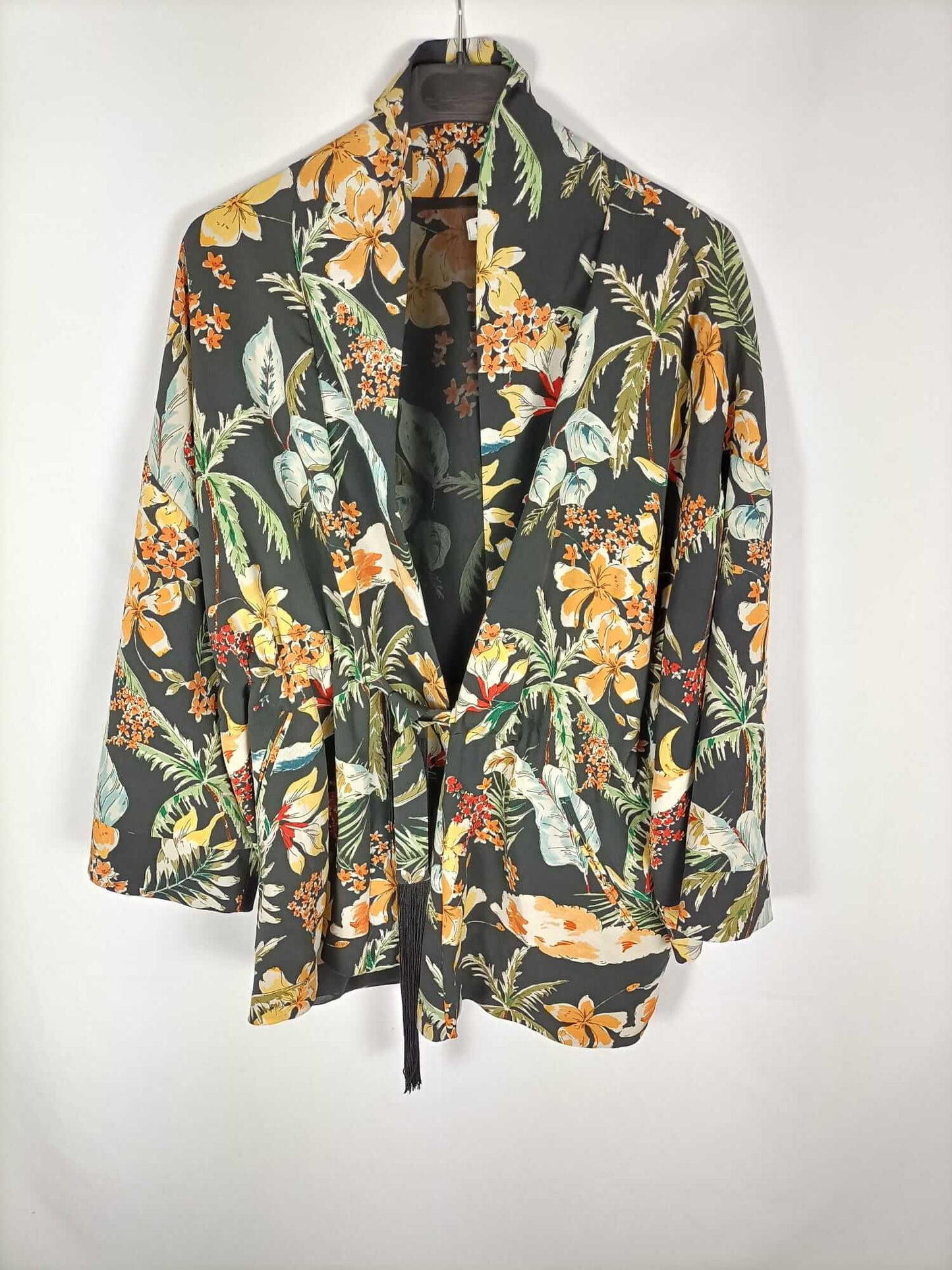 ZARA. Kimono flores negro T.s-m