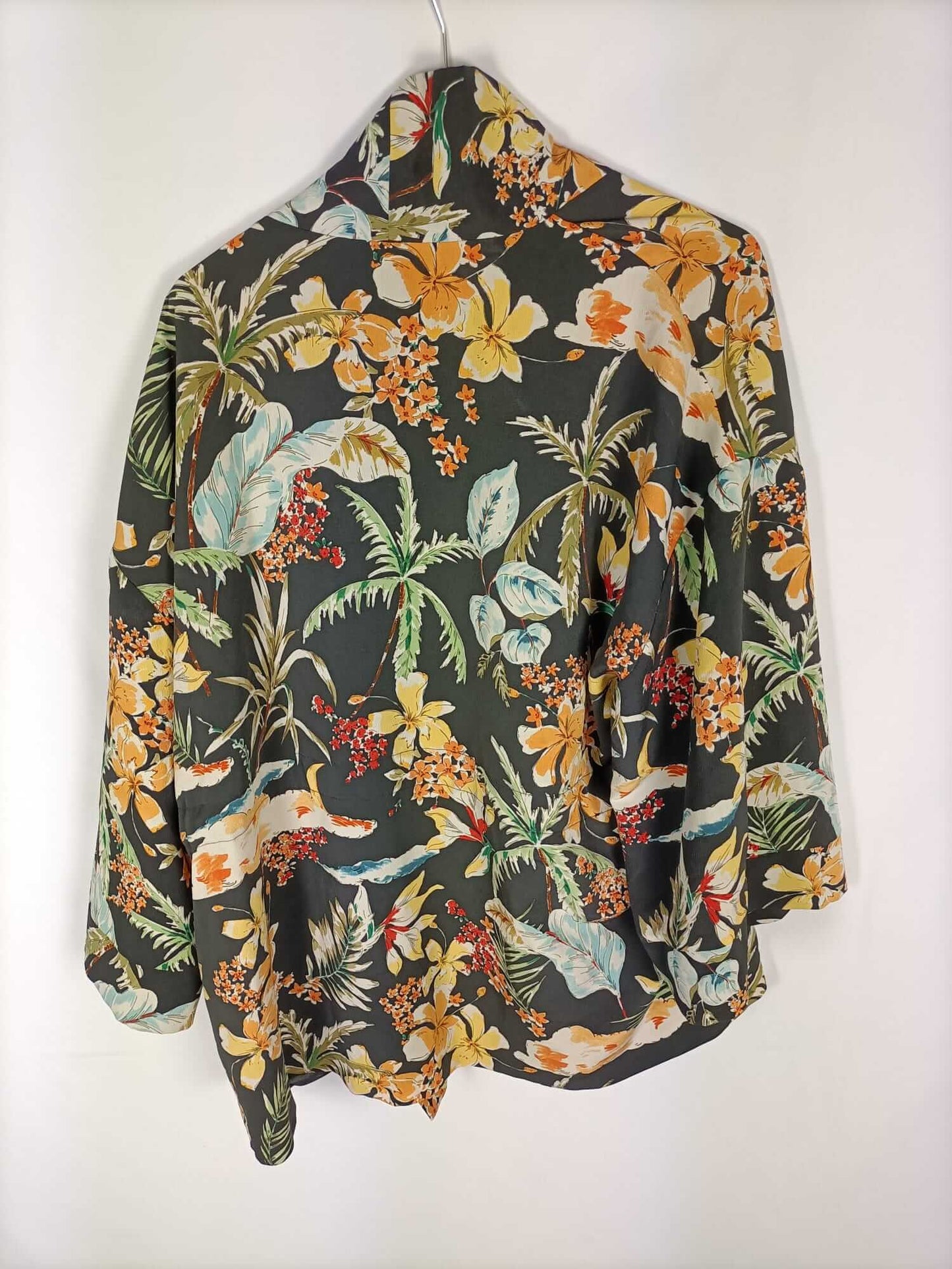 ZARA. Kimono flores negro T.s-m