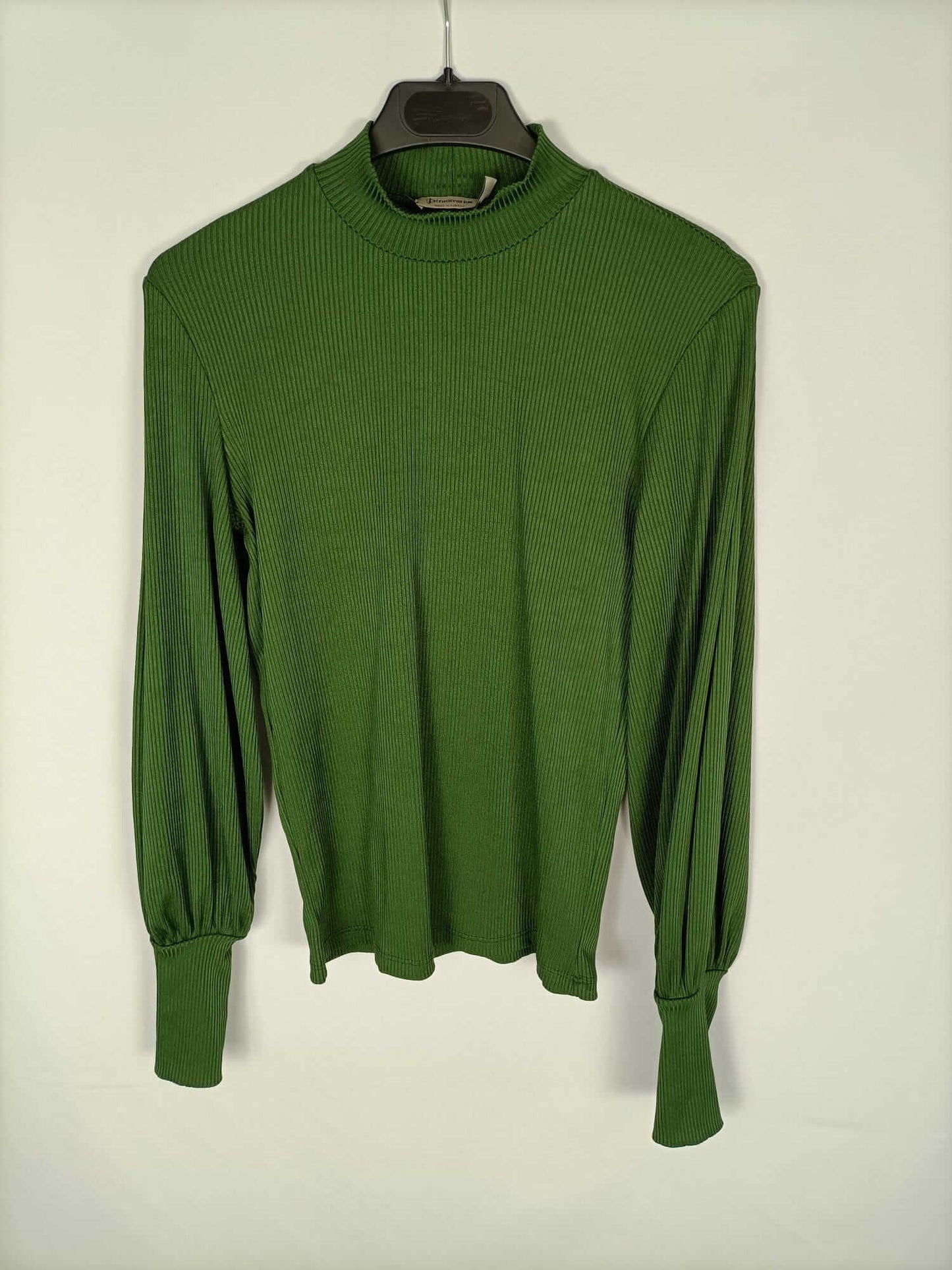 STRADIVARIUS. Top verde canalé T.s