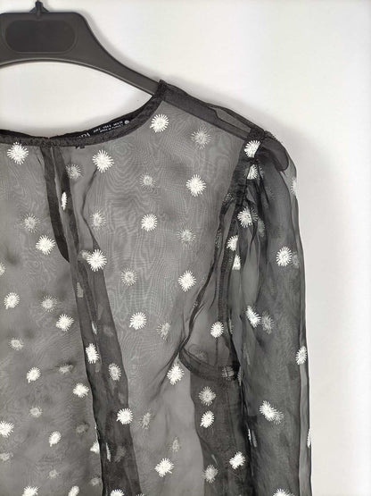 ZARA. Blusa negra margaritas bordadas T.s