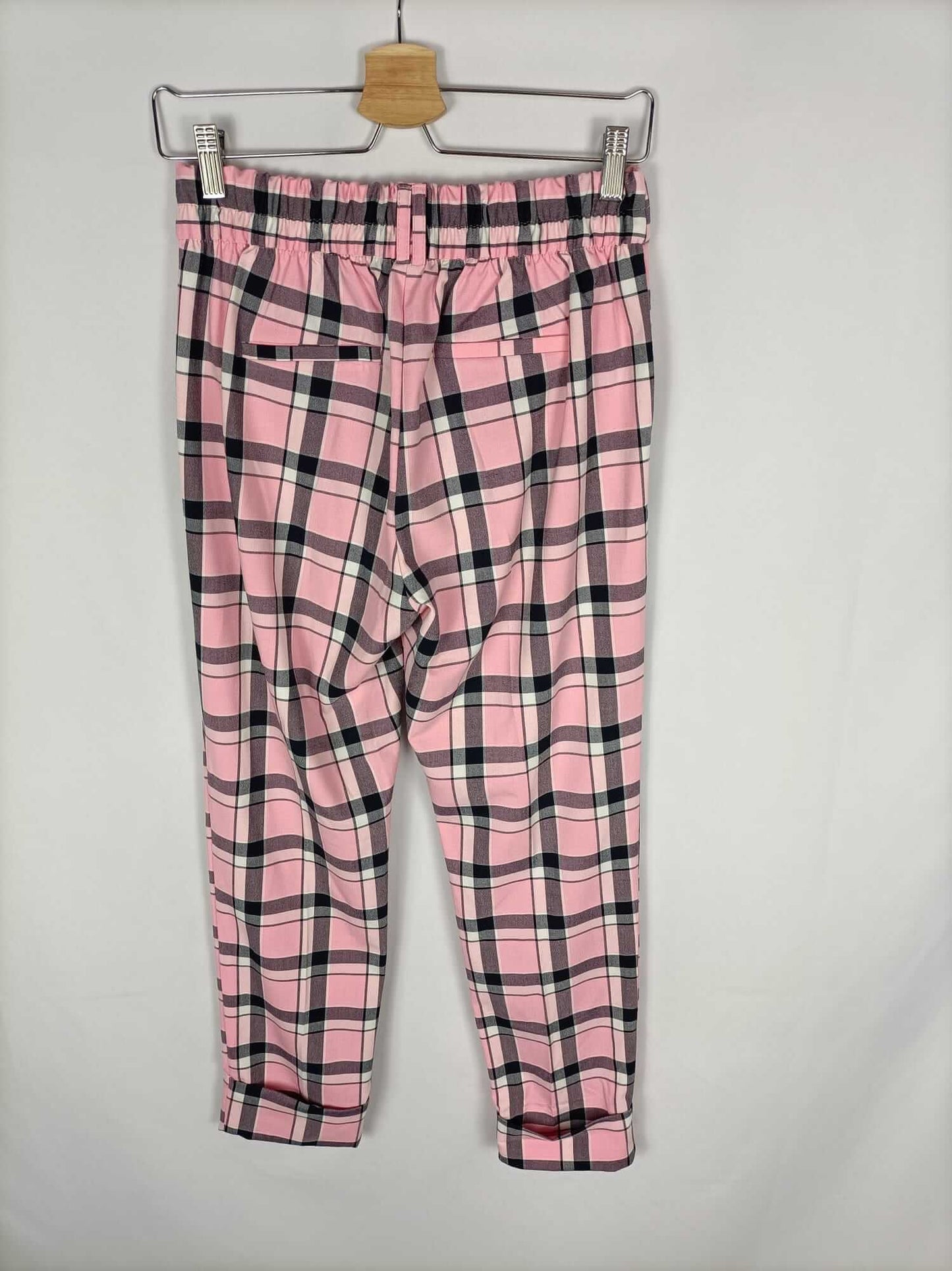 BERSHKA. Pantalón rosa cuadros T.m