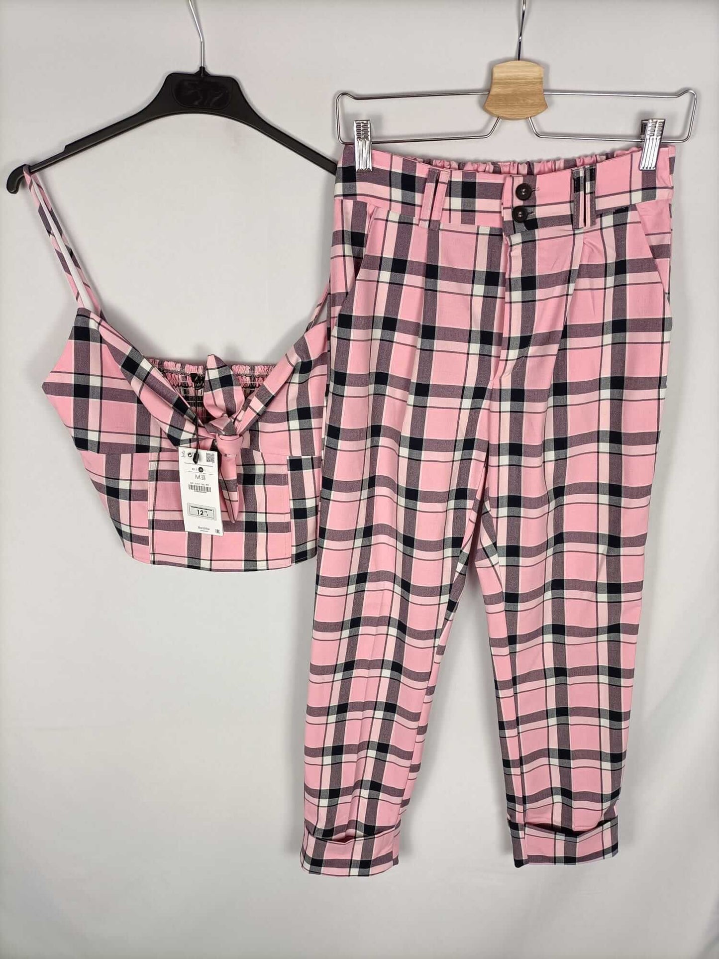 BERSHKA. Pantalón rosa cuadros T.m