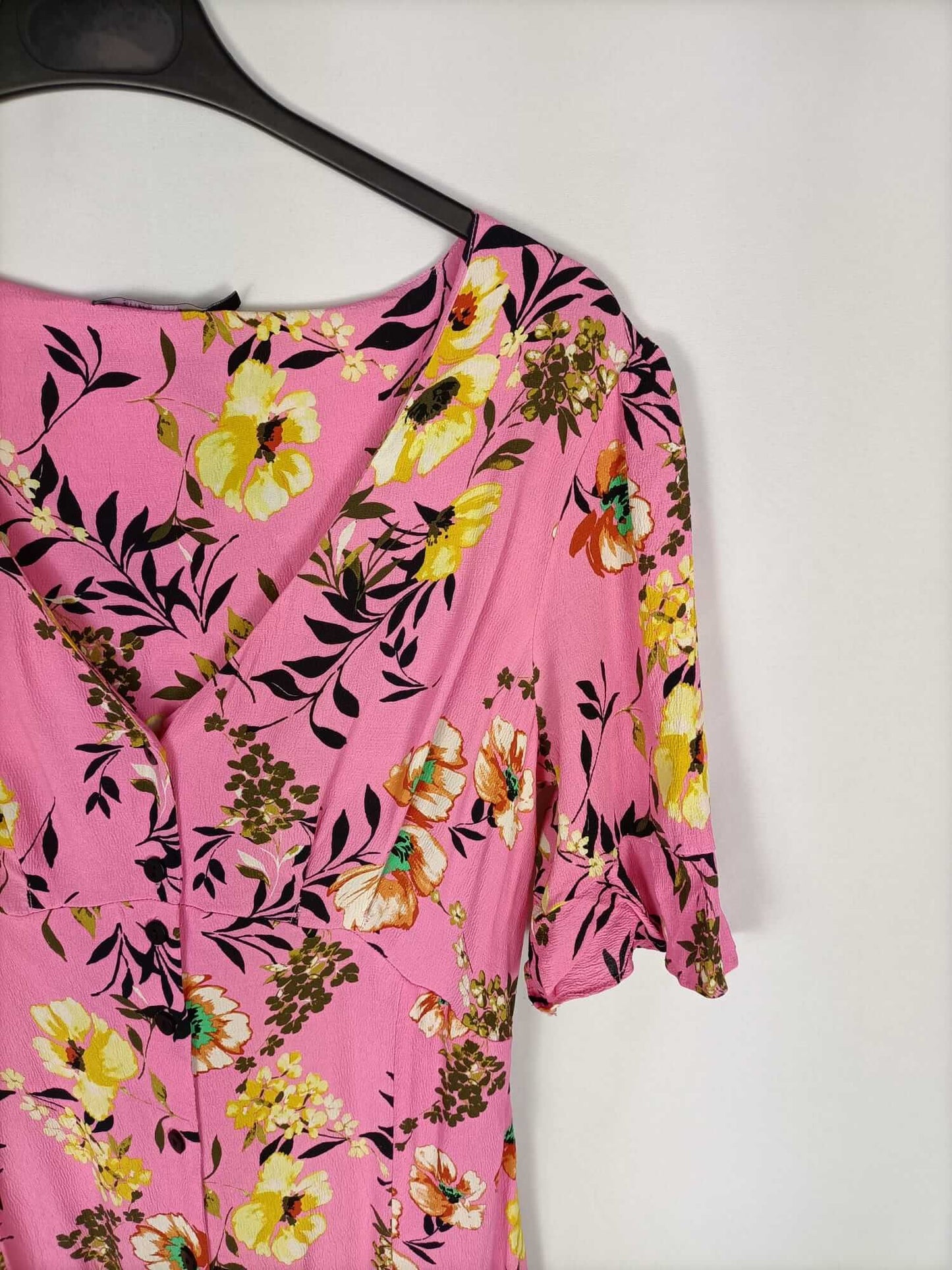 BERSHKA. Vestido rosa flores T.m