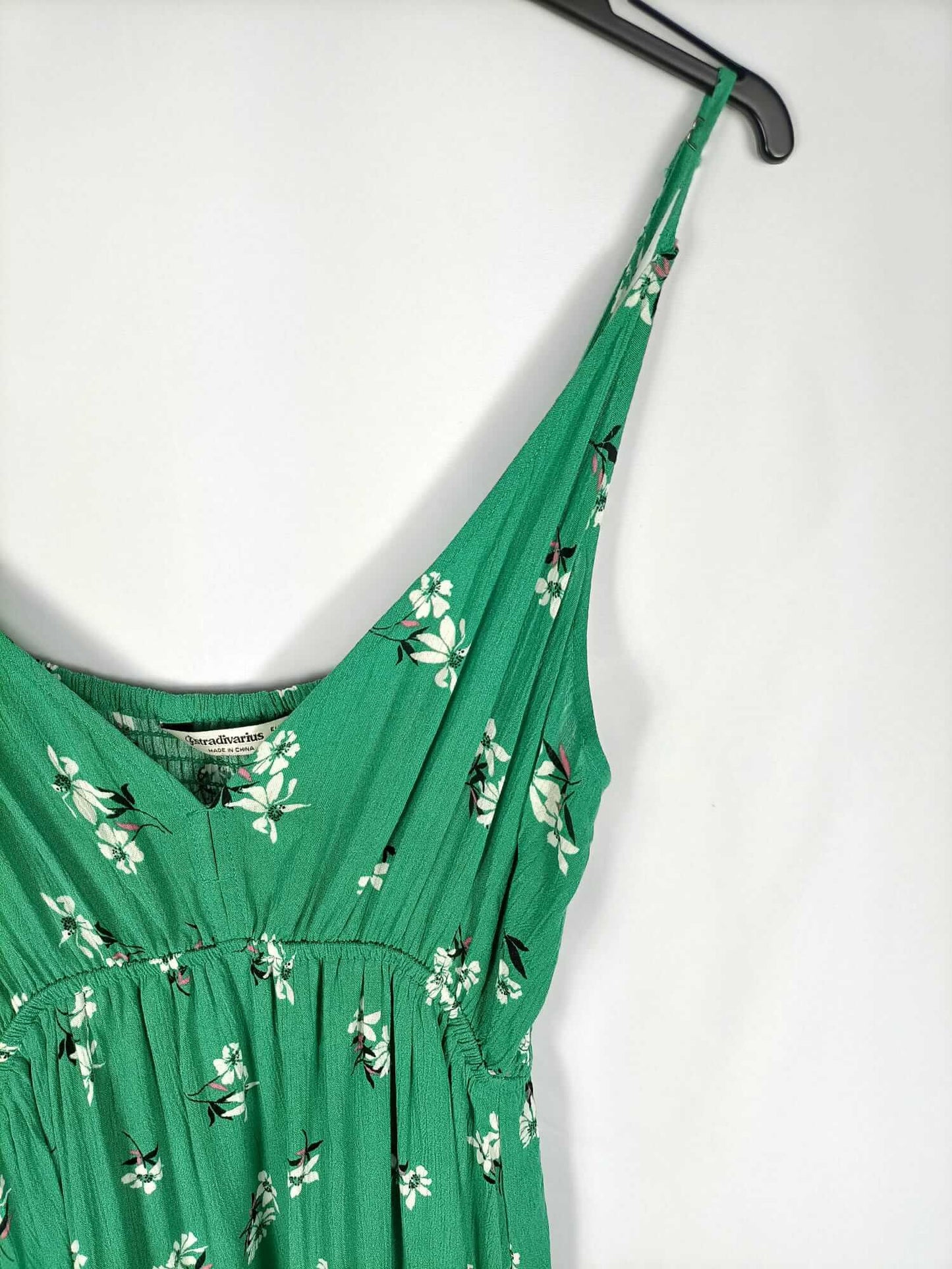 STRADIVARIUS. Green flower dress Tl