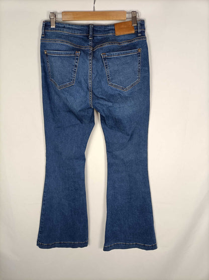 MANGO. Pantalón campana básico T.38