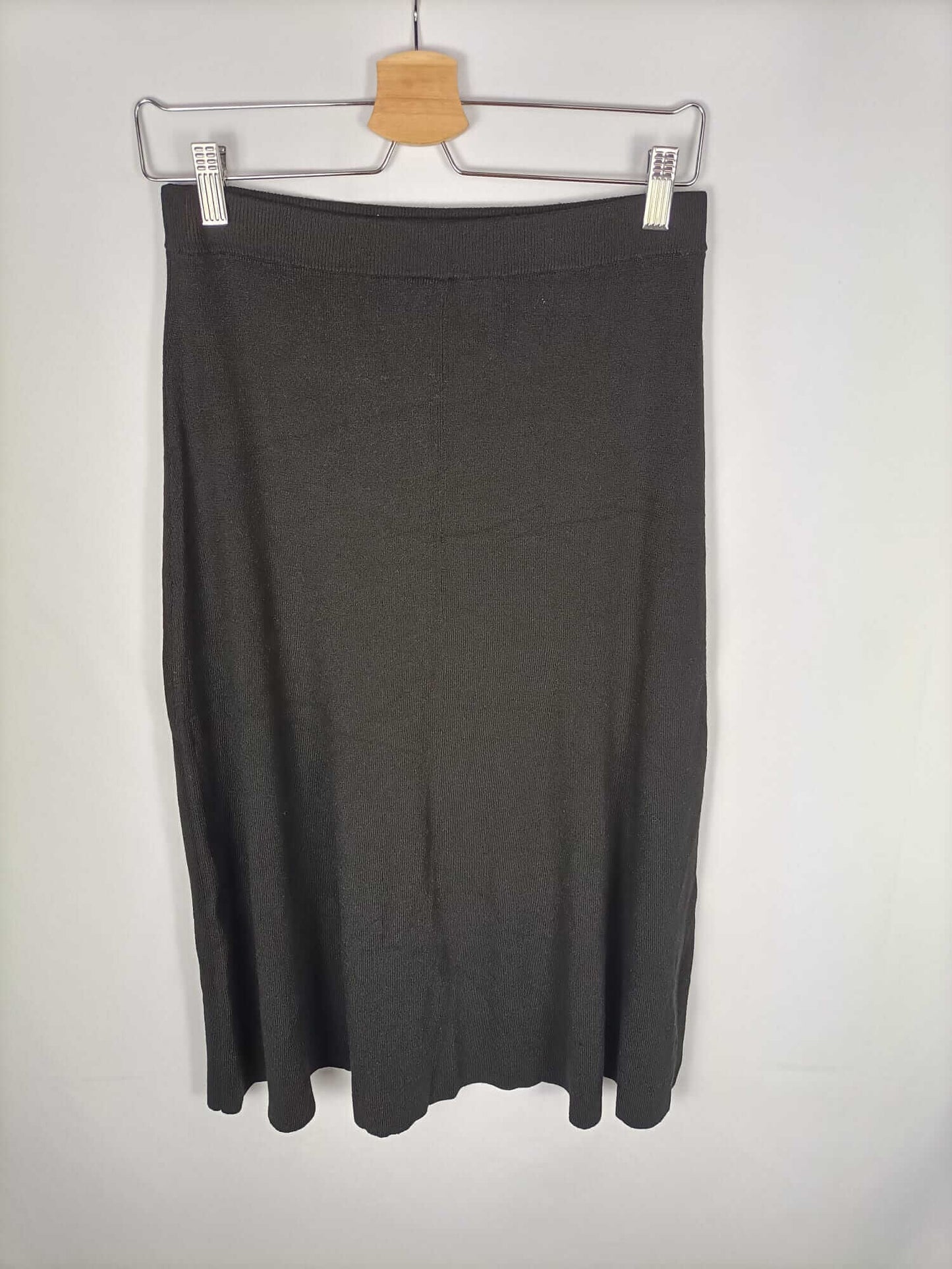 H&amp;M. Black knit midi skirt Ts