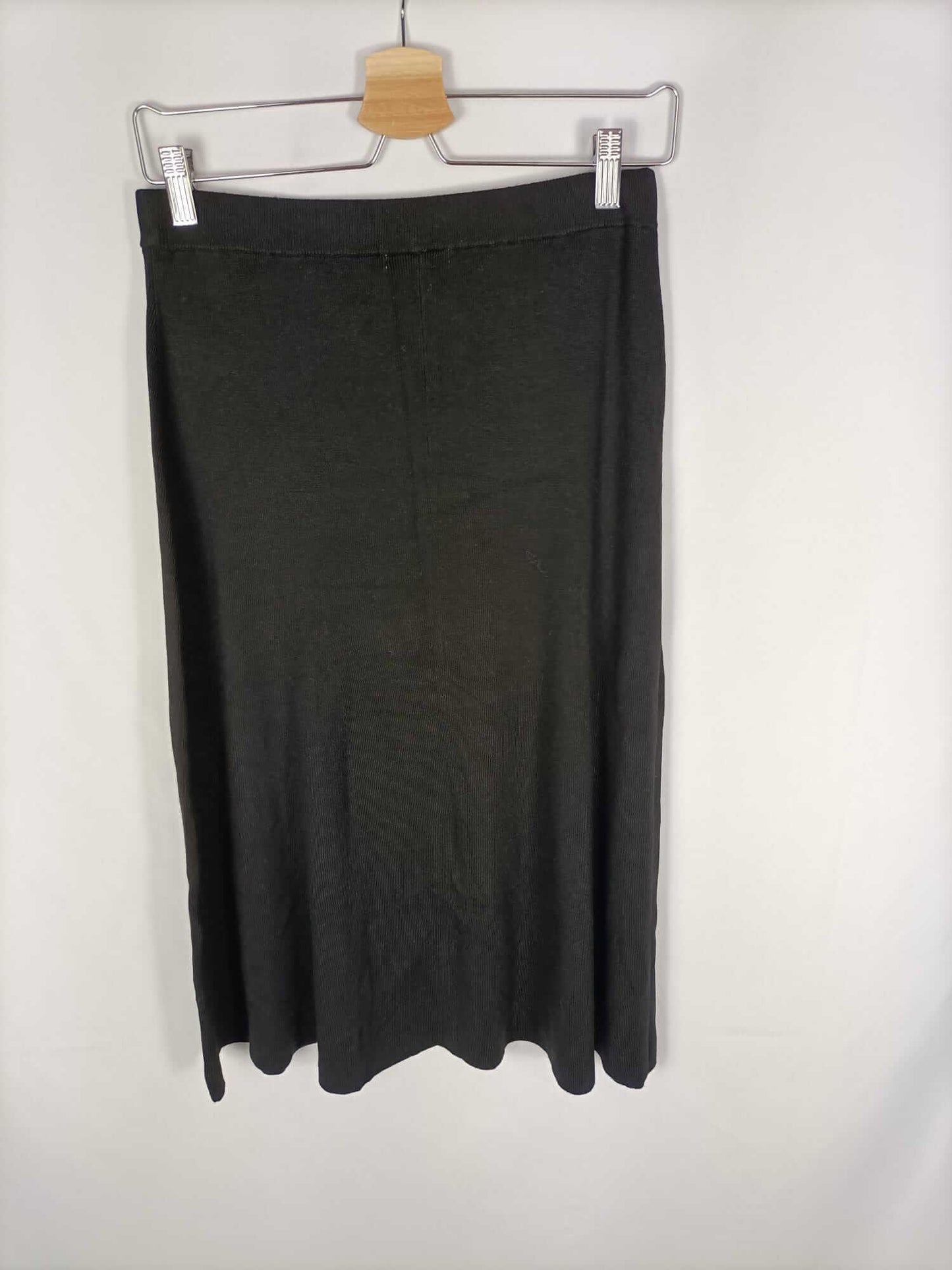 H&amp;M. Black knit midi skirt Ts
