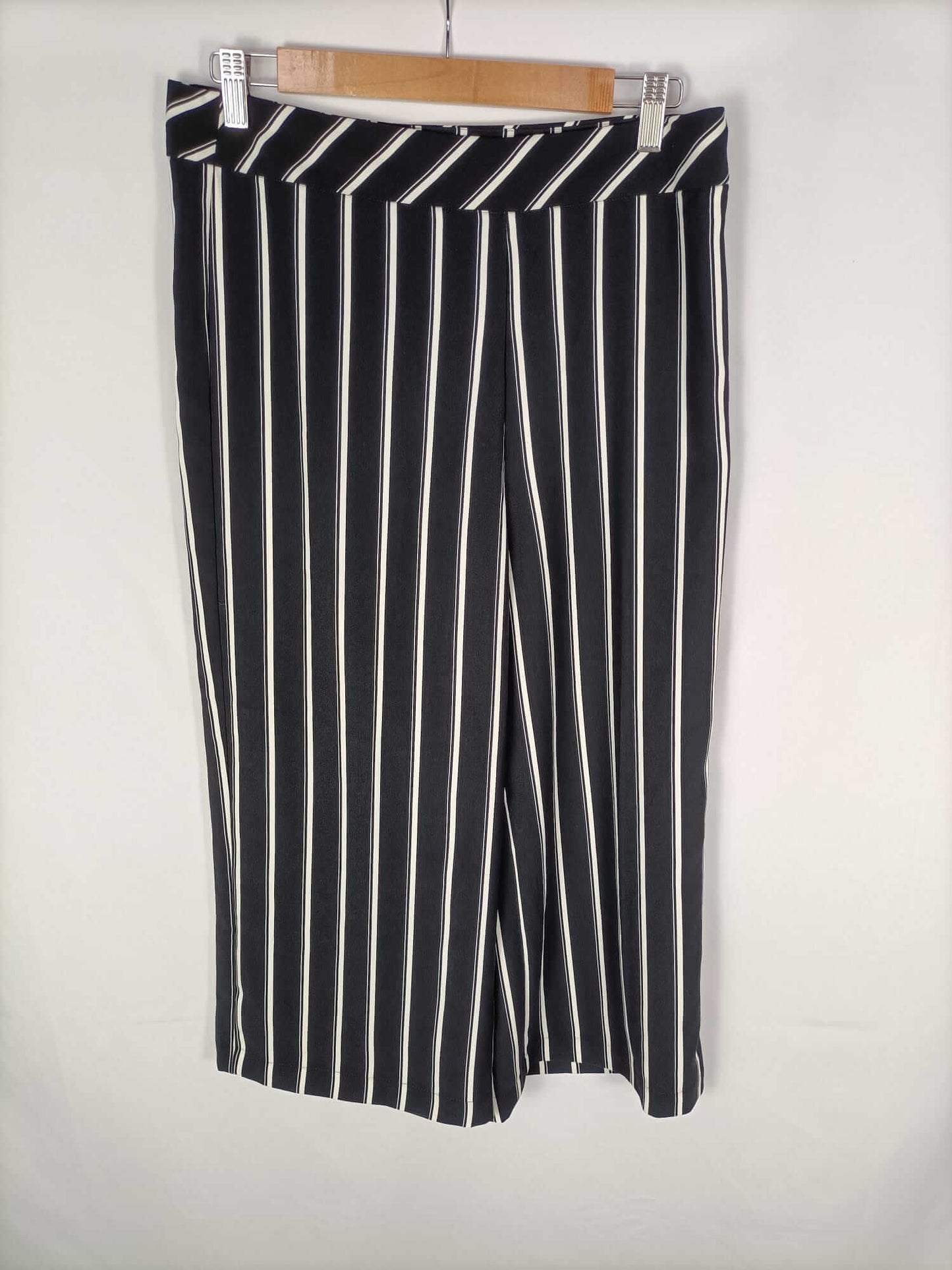 H&amp;M.Striped fluid culottes size 40