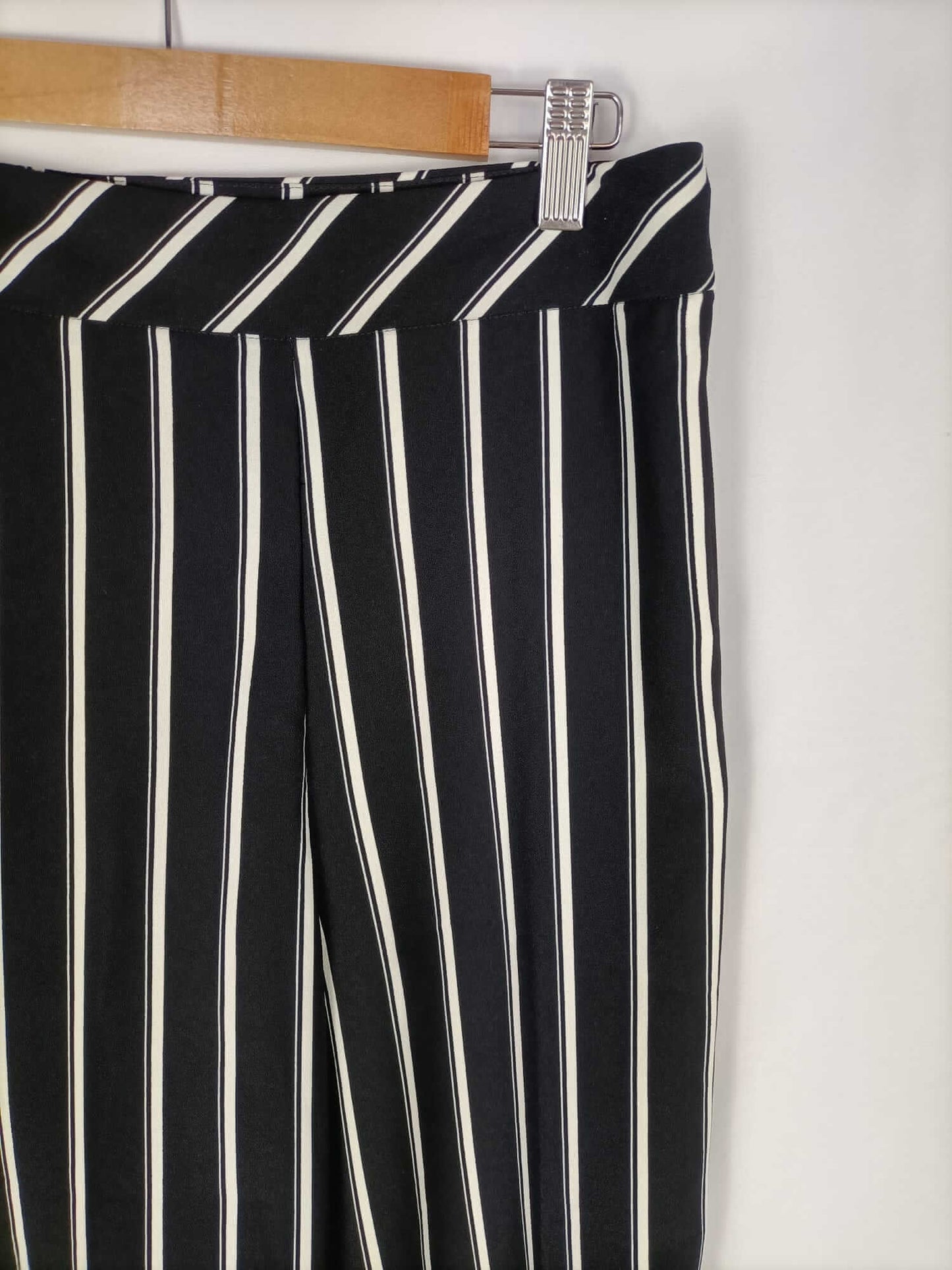 H&amp;M.Striped fluid culottes size 40
