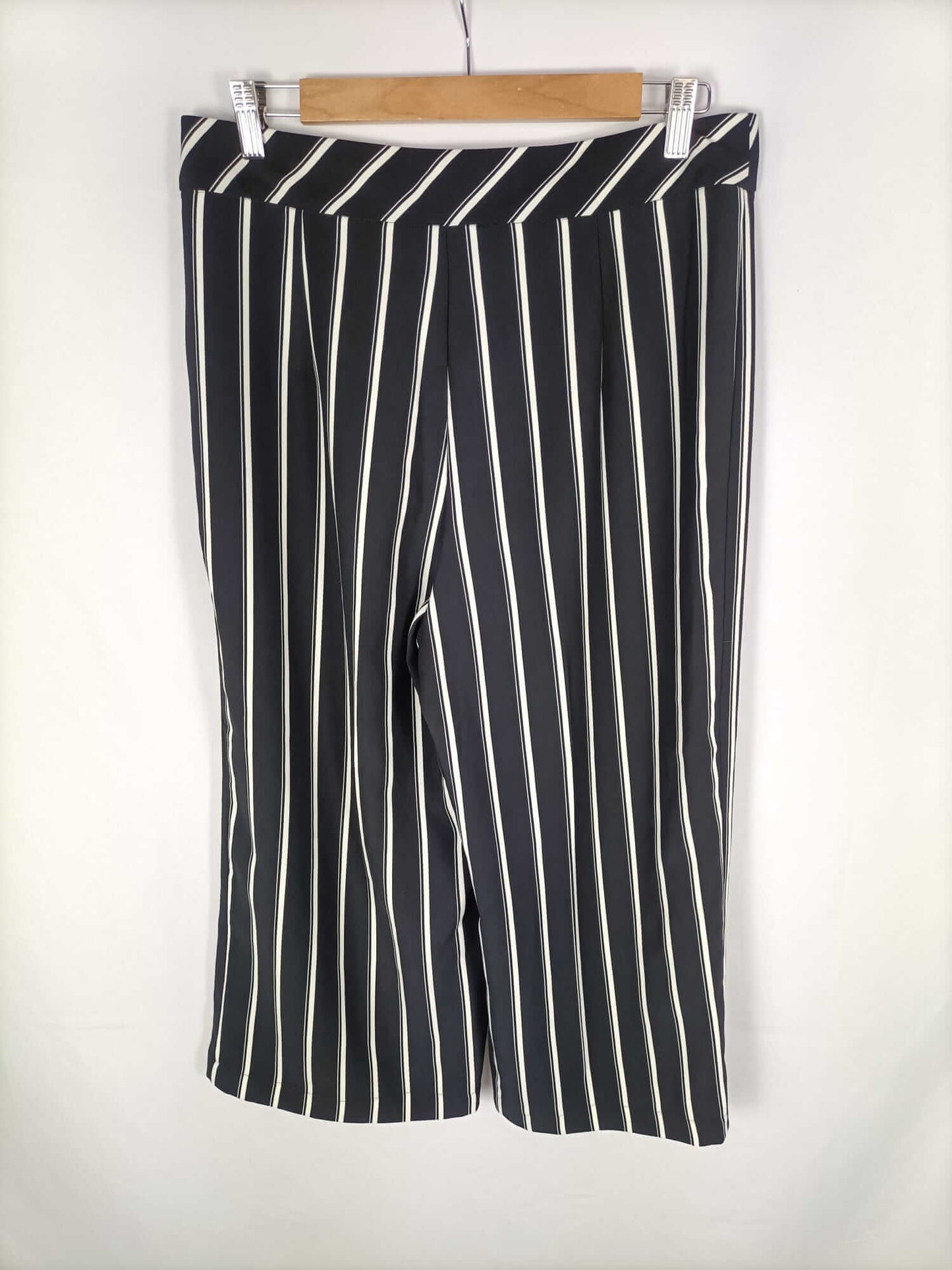 H&amp;M.Striped fluid culottes size 40