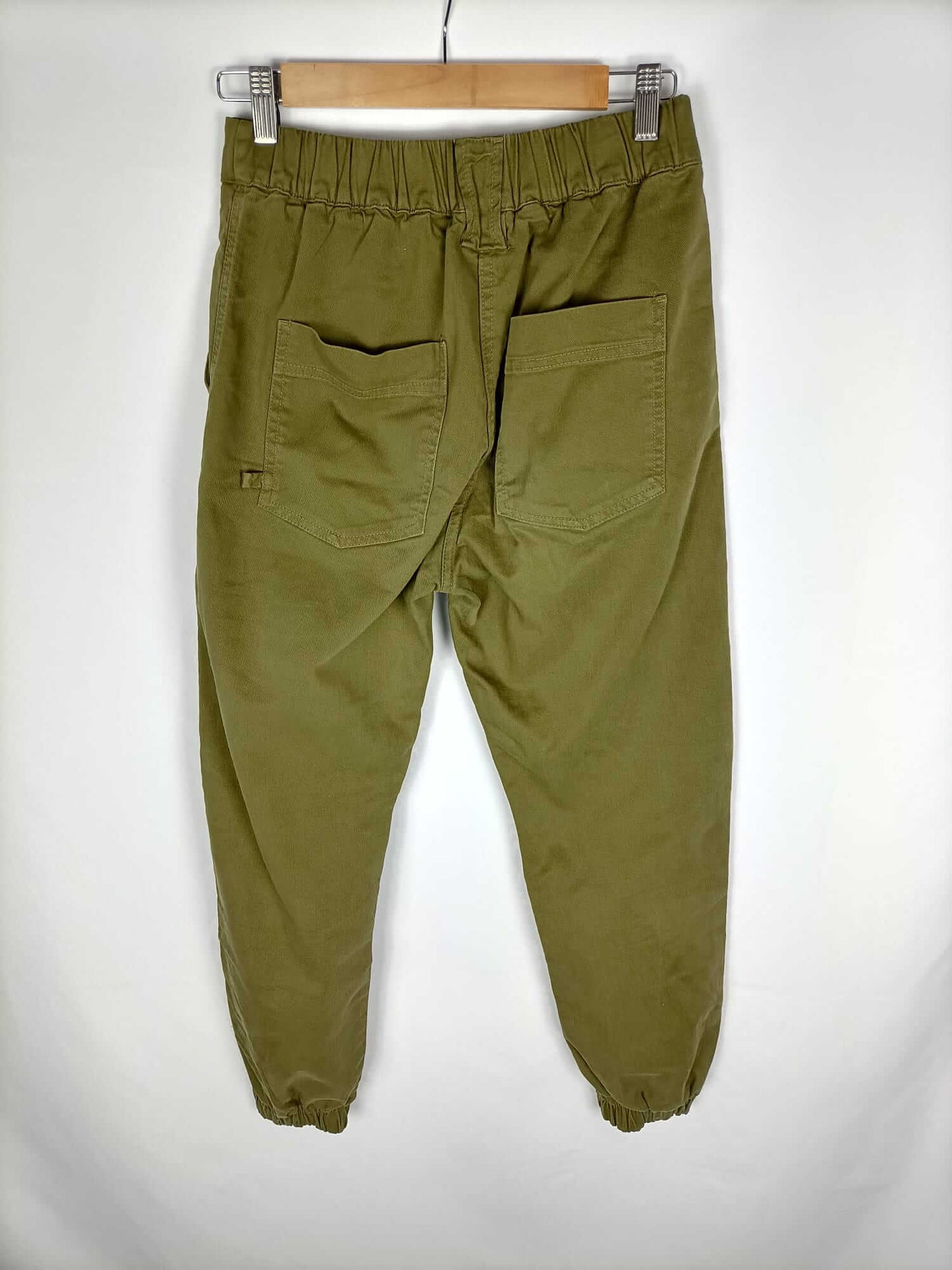 BERSHKA.Pantalones estilo cargo T.36