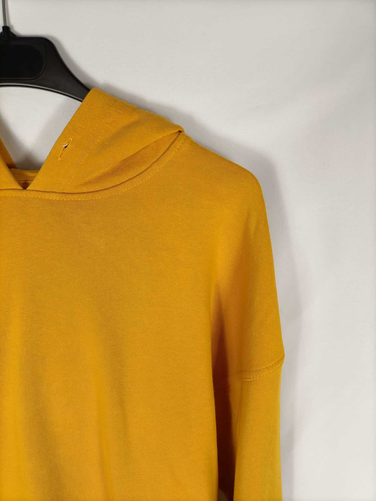 BERSHKA. Sudadera mostaza T.m (tara)