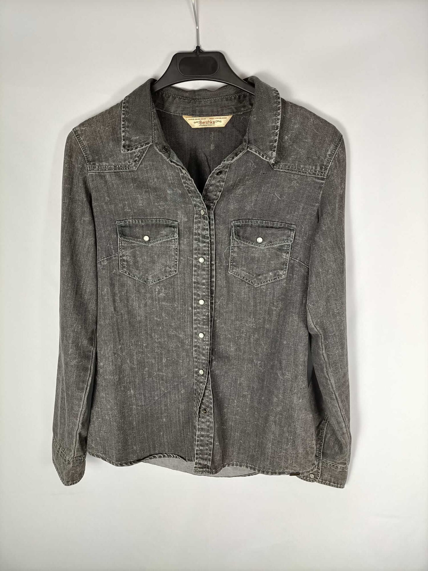 BERSHKA. Camisa gris denim T.xs