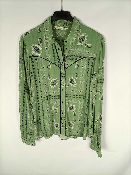 STRADIVARIUS. Blusa verde amebas negras T.s