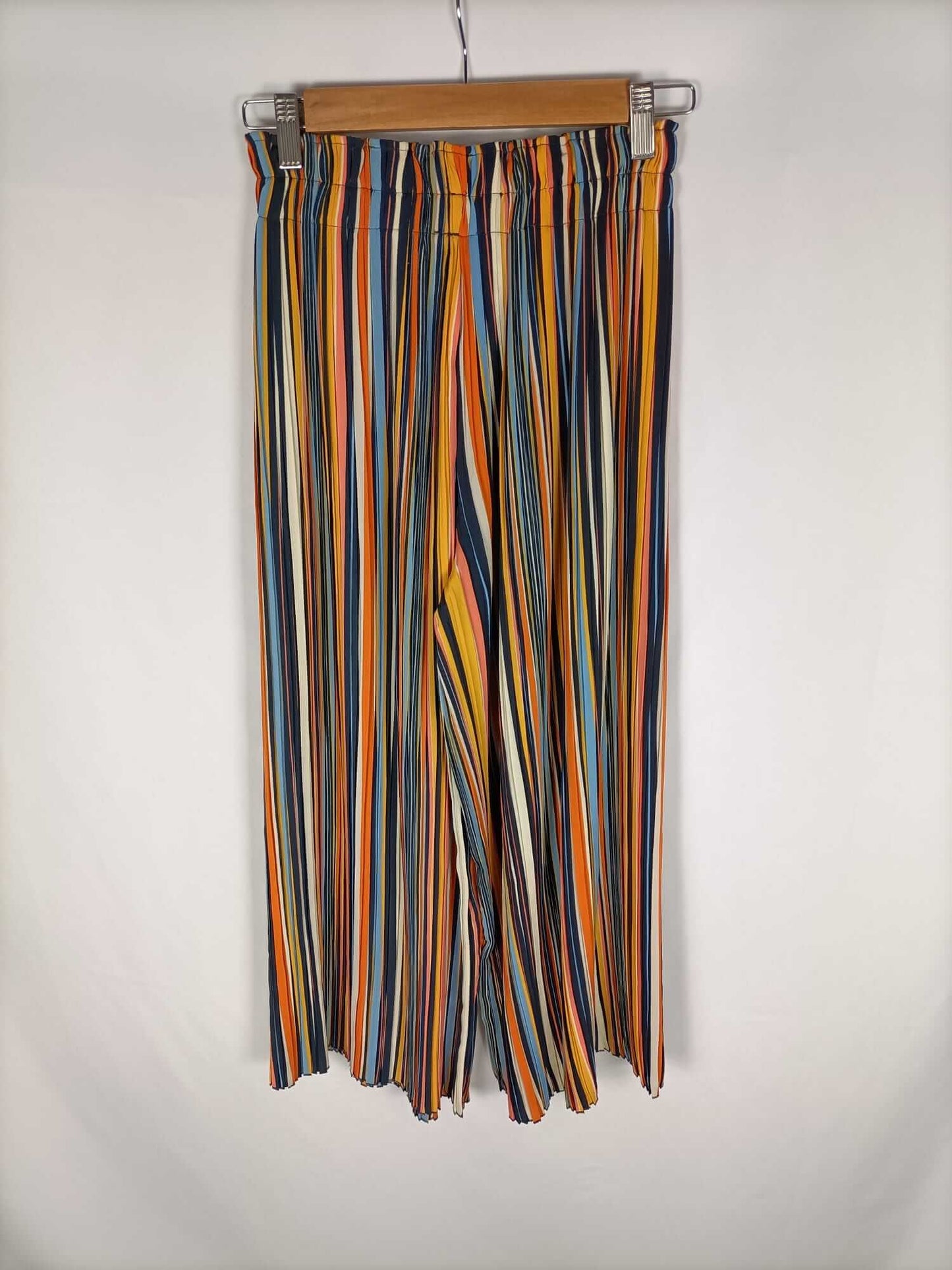 BERSHKA .Pantalón culotte rayas T.s